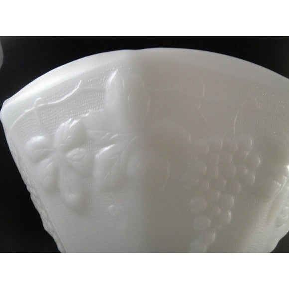 Vintage 1950s Octagonal Milk Glass Grapevine Embossed Table Centerpiece Compote - Picture 6 of 11